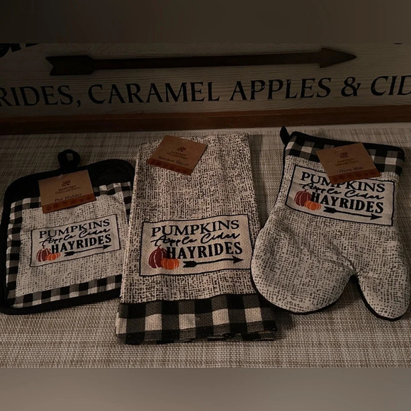 NWT fall kitchen bundle - Picture 2 of 5